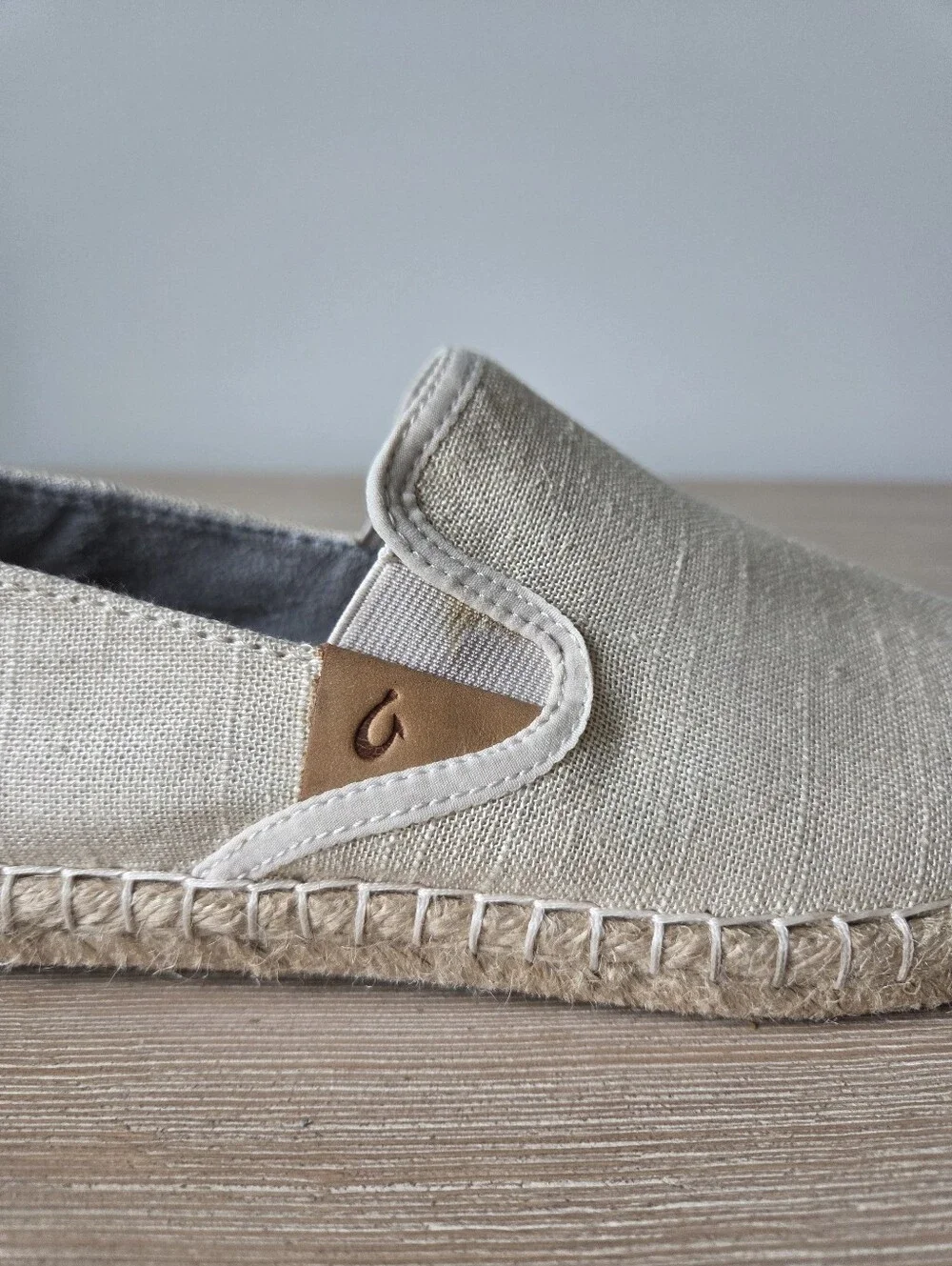 OluKai Pā'akai Espadrille Beige Linen Slip On Shoes Womens Size 8.5